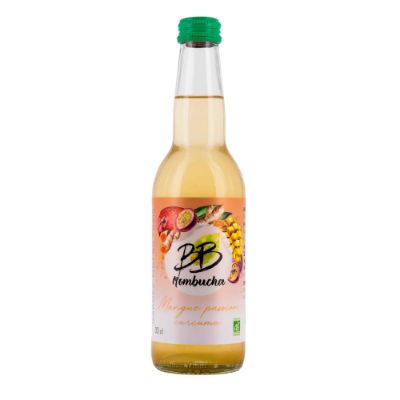 La kombucha est une boisson pétillante à base de thé fermenté, aromatisée mangue passion curcuma La kombucha est une boisson pétillante à base de thé fermenté, aromatisée mangue passion curcuma